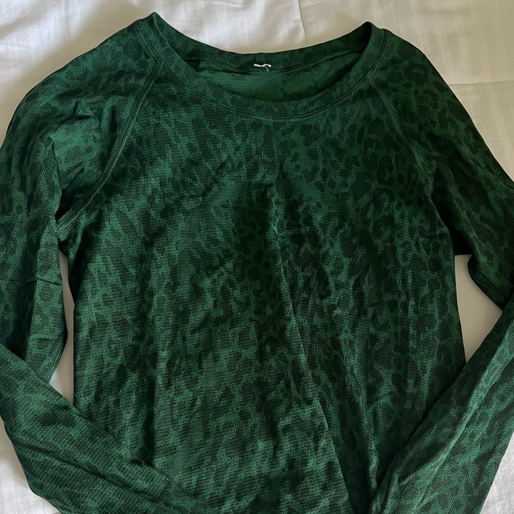 lulu, race length long sleeve green camo swiftly